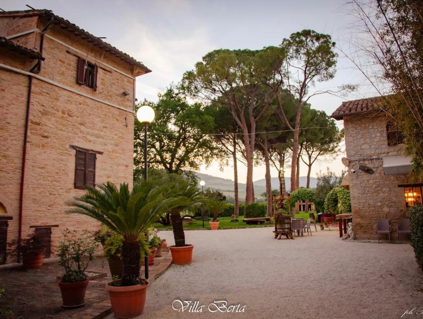 Resort Restaurant Villa Berta San Severino Marche Zewnętrze zdjęcie