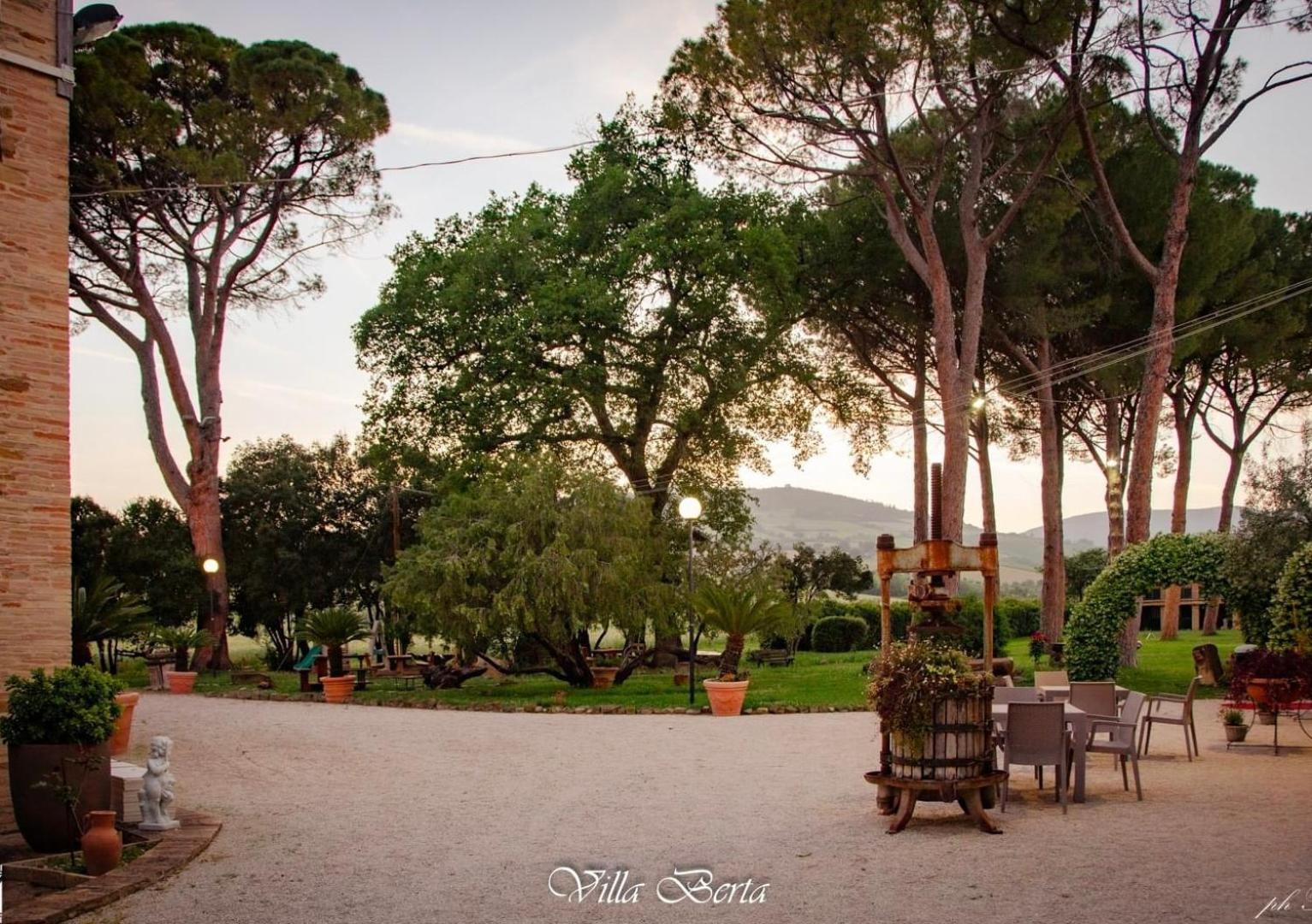 Resort Restaurant Villa Berta San Severino Marche Zewnętrze zdjęcie