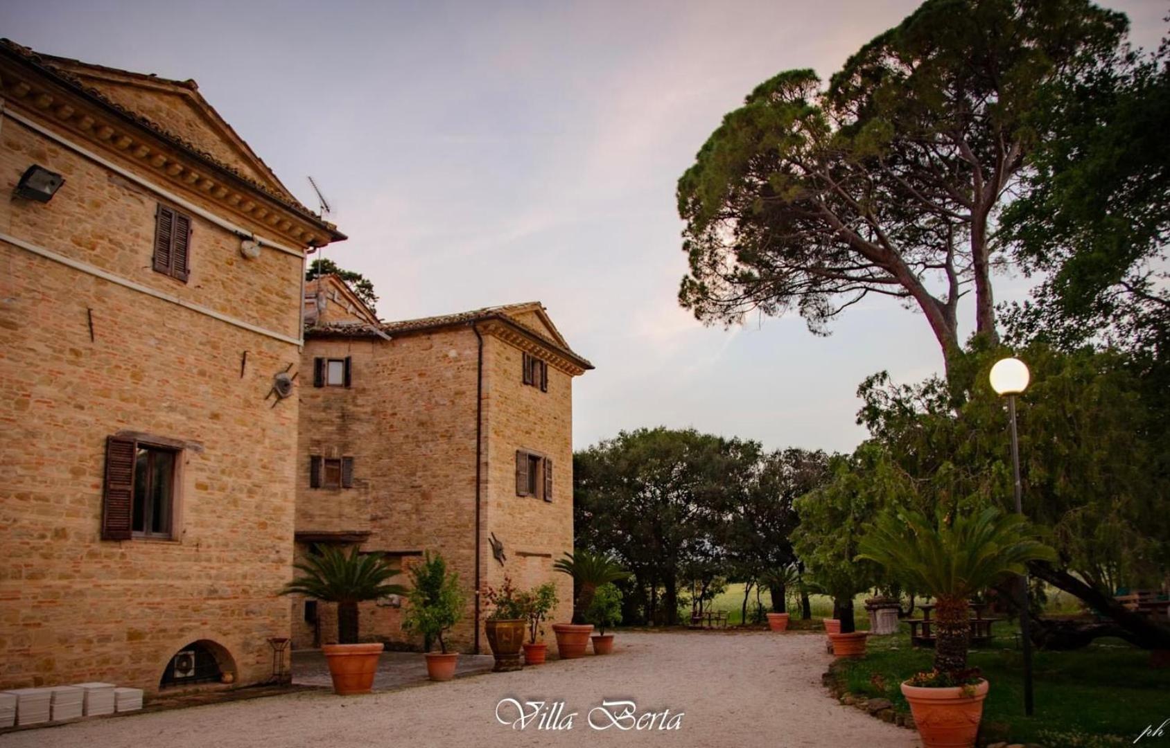 Resort Restaurant Villa Berta San Severino Marche Zewnętrze zdjęcie