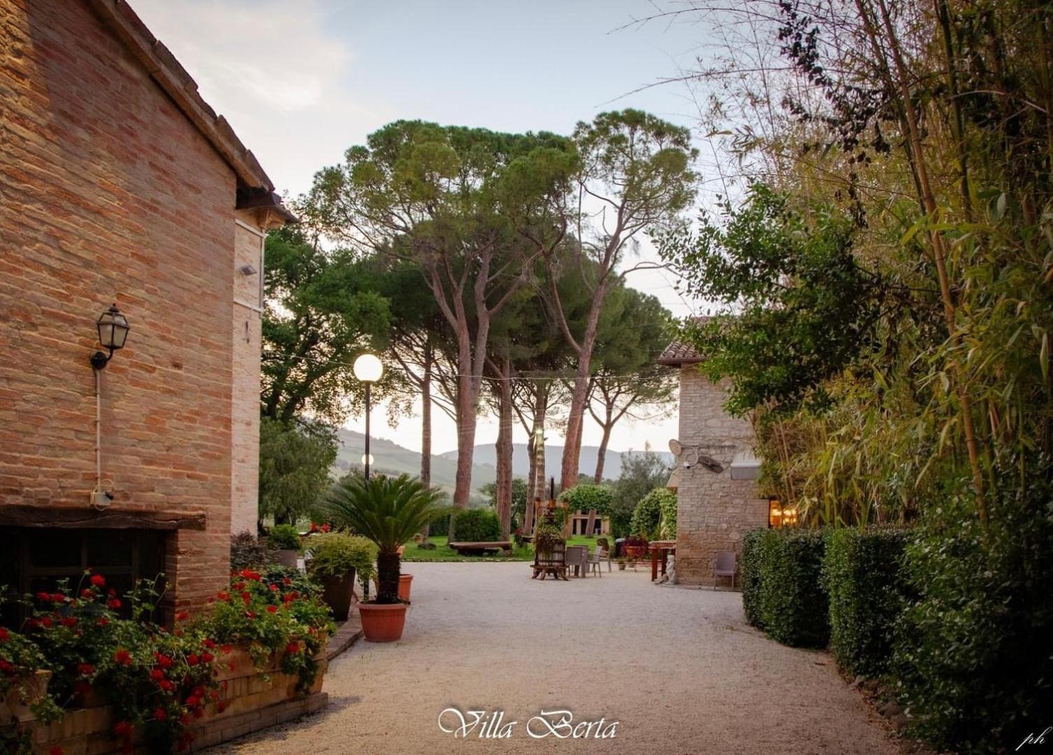 Resort Restaurant Villa Berta San Severino Marche Zewnętrze zdjęcie